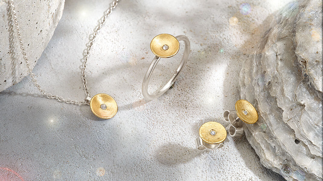 Feinster Schmuck – handgefertigt in Deutschland mit umweltschonend geschürftem Flussgold.