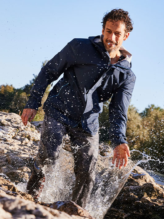 Outdoorkleidung für Herren entdecken