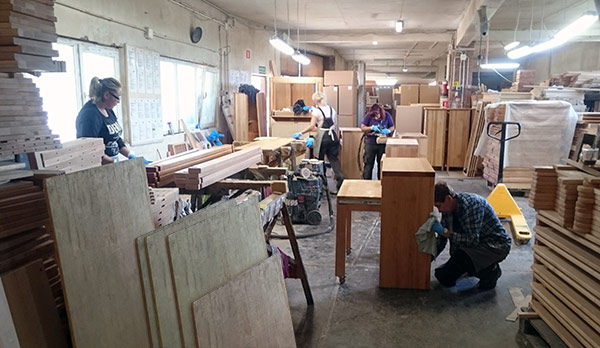 Produktion unserer Erlenholzmöbel in Polen Produktion unserer Erlenholzmöbel in Polen