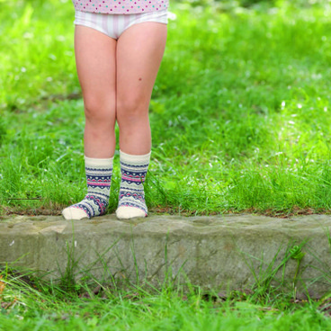Kinder-Norwegersocken aus Bio-Merinowolle mit Bio-Baumwolle, rosa-gemustert